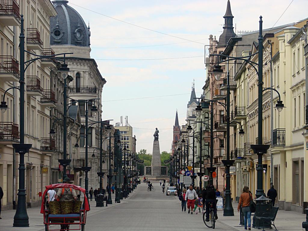 Ulica Piotrkowska w Łodzi – pomnik Kościuszki na placu wolności